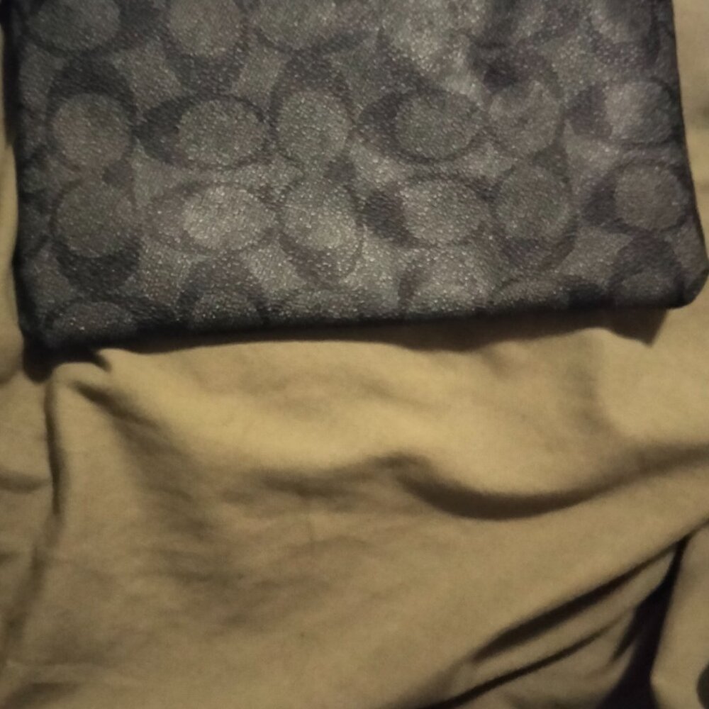 Barely used coach bag and coin purse - Picture 2 of 6